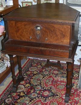 Corner Radio shaped like a Piano - Pierson Radio - c 1930